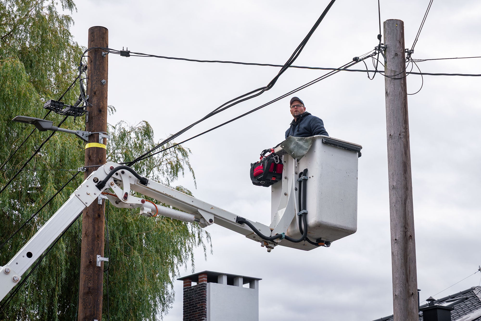 Tecnia AS - Fiber- og telekommunikasjonsarbeid med lift på stolpe